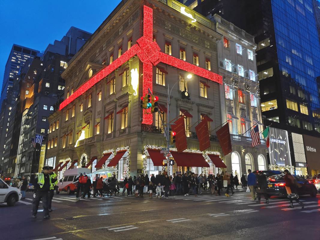 Fifth_Avenue_Christmas_NYC