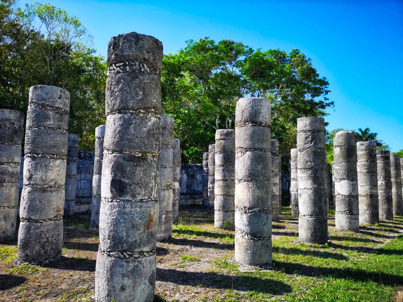 mexiko yucatan chichen itza columnata oeste haus der tausend säulen