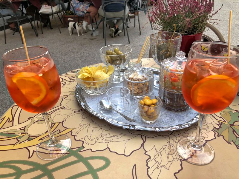 Aperitivo Aperitif Aperol Spritz Lucca Italien Rundreise Modeblog Kulturblazer