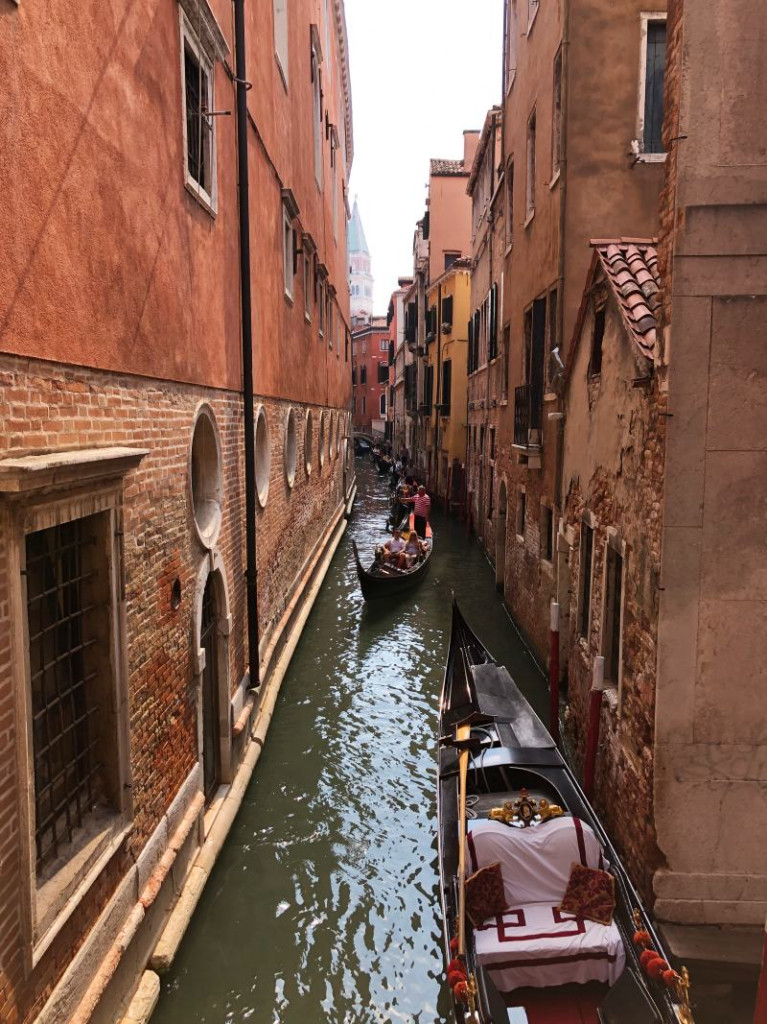 Italien_Venedig_Kanal_Boot_Rundreise_Modeblog_Kulturblazer